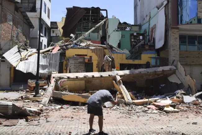 Strong earthquake kills at least 14 in Ecuador, 1 in Peru