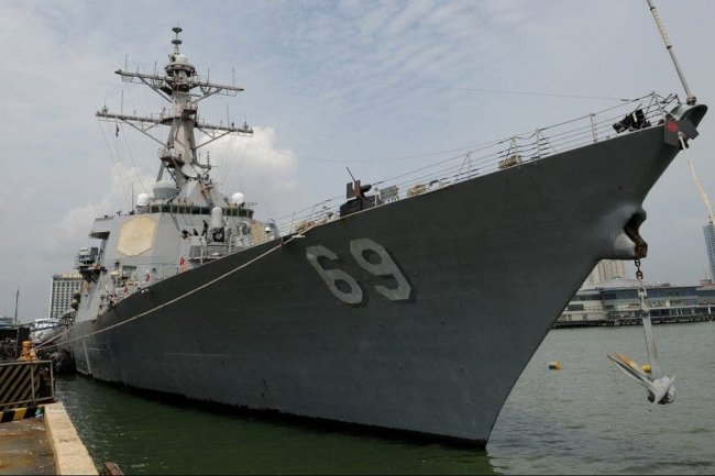 US denies that China expelled American warship from near disputed islands